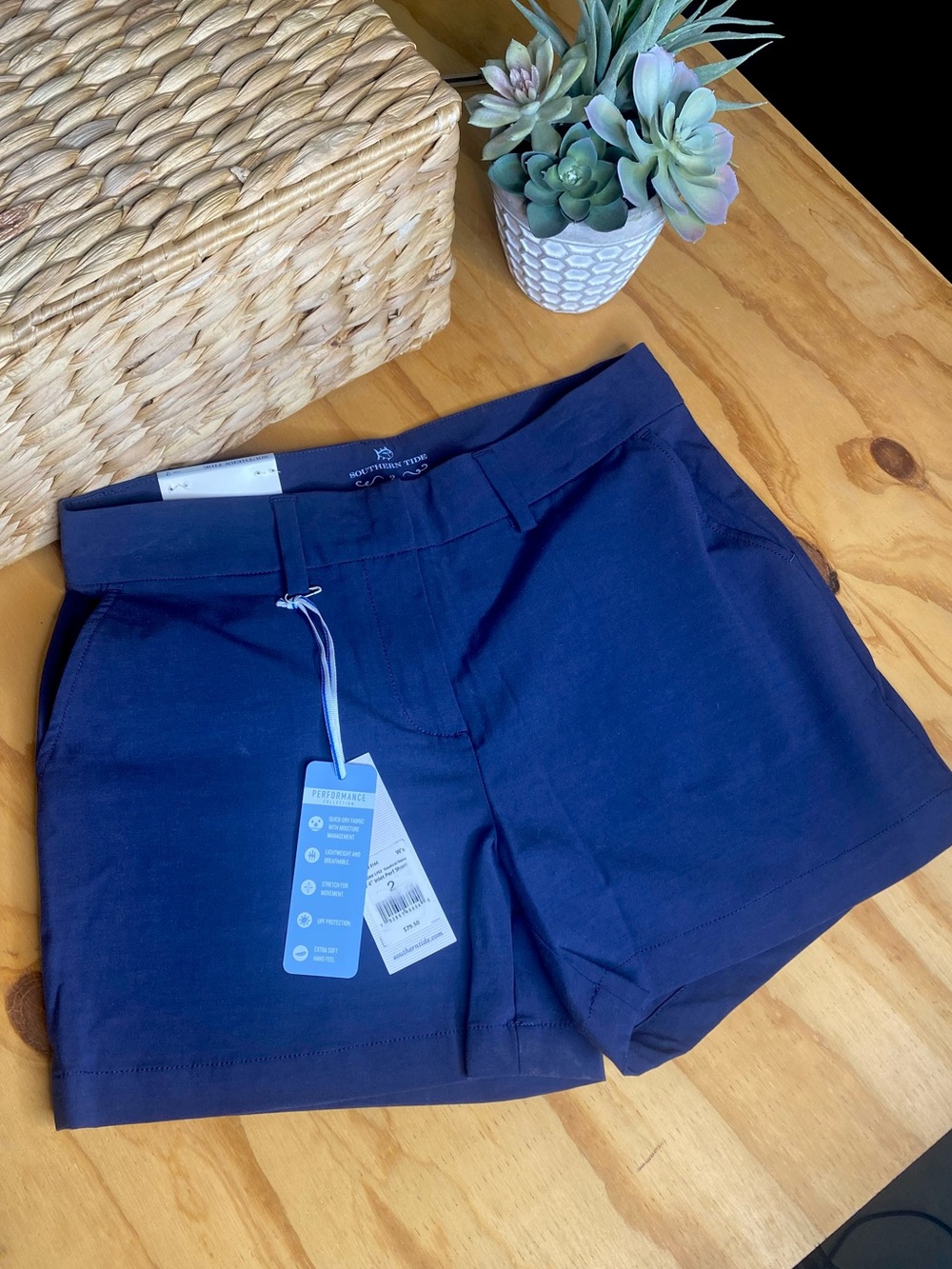 NWT Southern Tide High Waisted Dark Blue 4" Performance Shorts, size 2